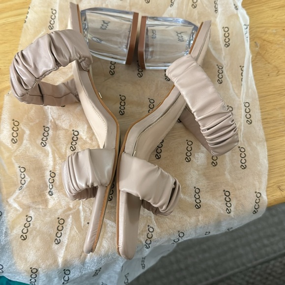 Tahari Double Band Strap Nude Sandals - Picture 4 of 6